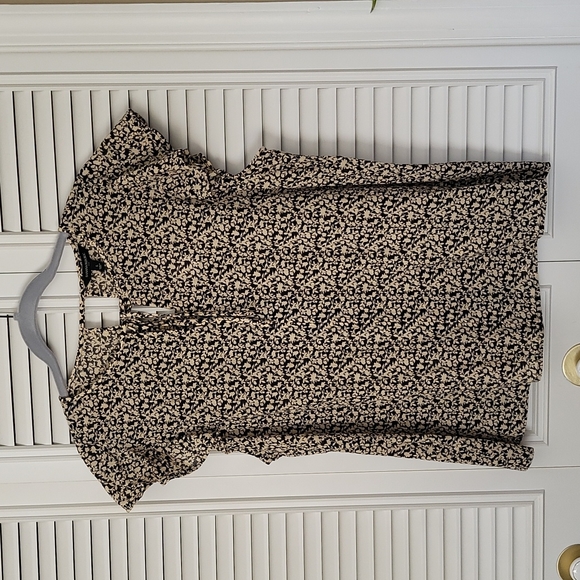 Banana Republic Factory flutter sleeve floral tie-neck blouse - Picture 7 of 16